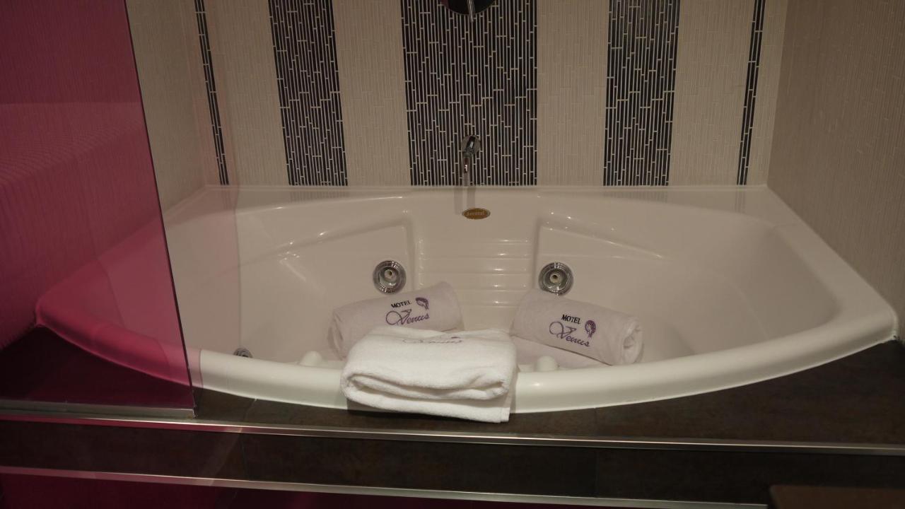 V Hotel Arroyomolinos Szoba fotó